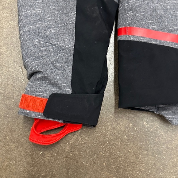 Spyder Men's Black Gray Ski Jacket with Red Accents SPYDER
Titan GTX ski jacket - Picture 9 of 16